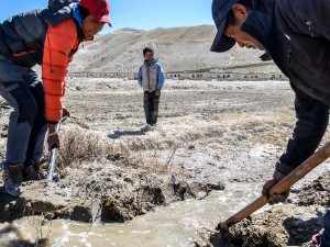 After Water Shortage Threatened Food Supply, Entire Village Relocates and Reaps Harvest